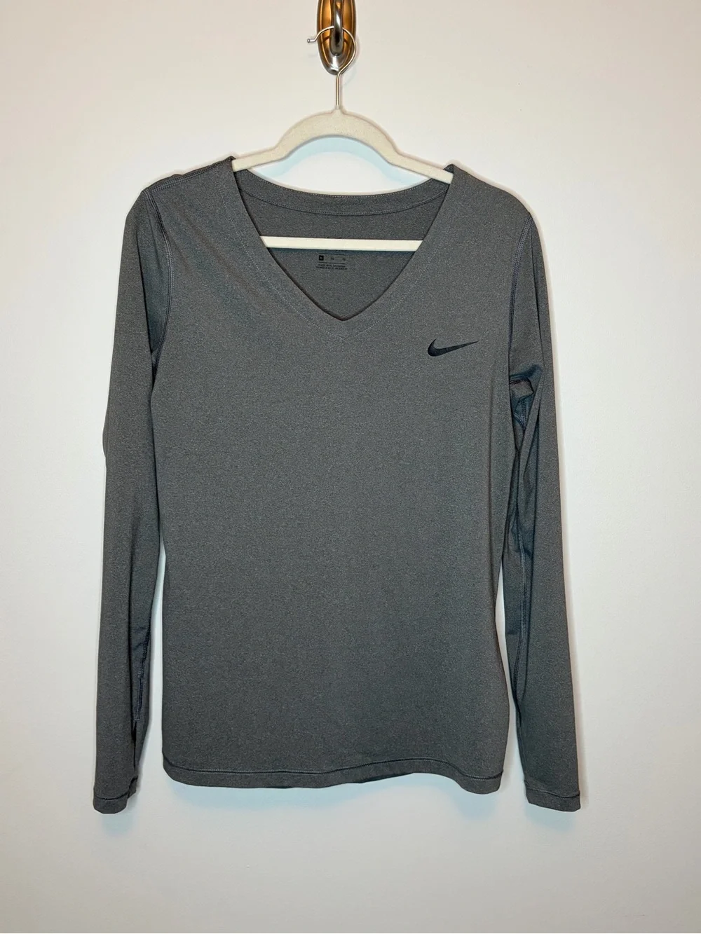 Nike Womens Grey Dri-FIT Long Sleeve V-Neck Shirt with Thumb Holes XL